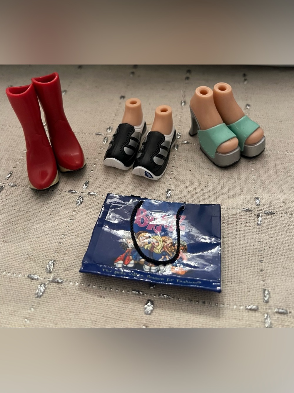 Bratz Doll 2002 - 3 Pair of Shoes & Shopping Bag
